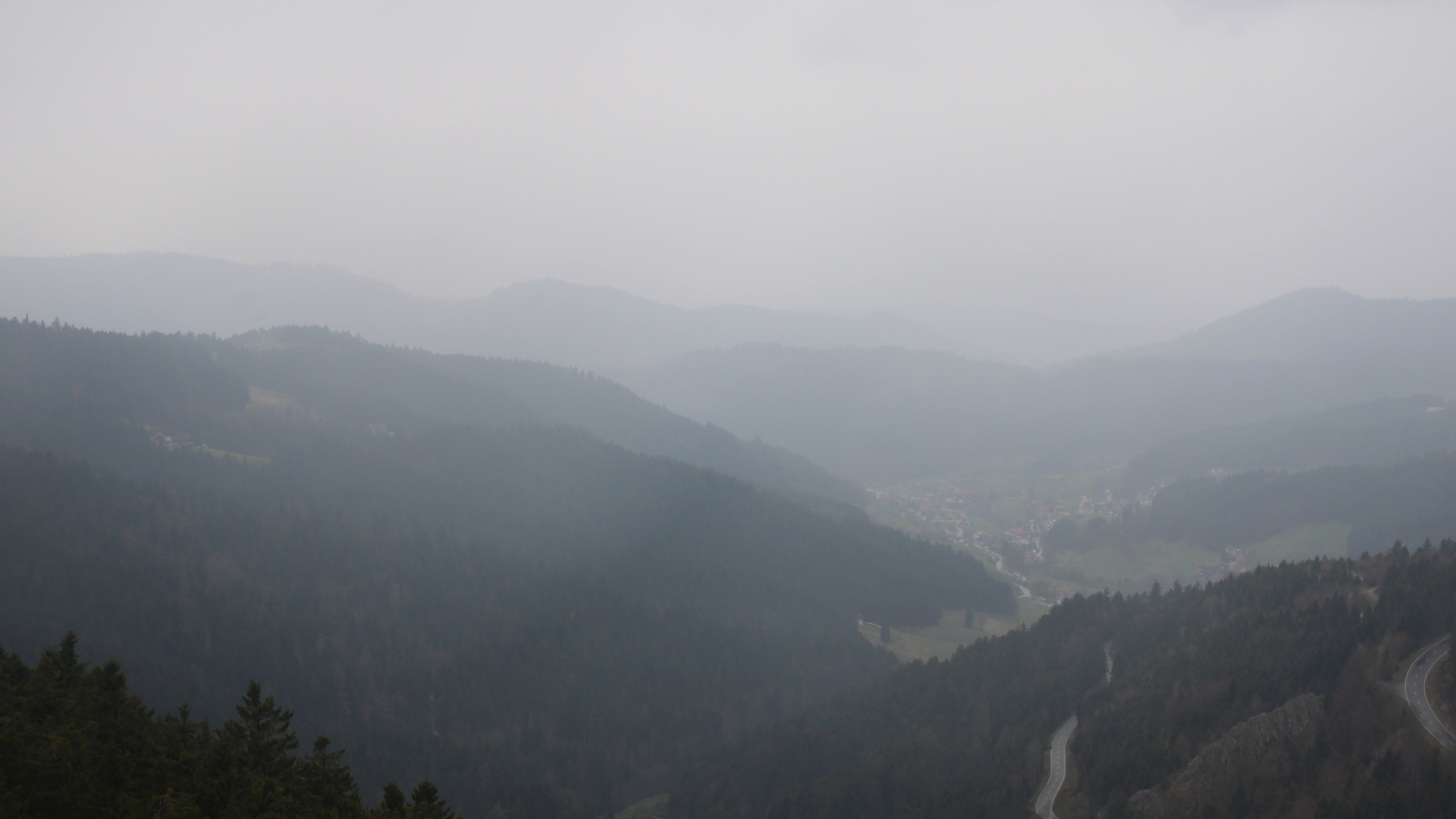 Dieses Bild zeigt eine Webcam-Aufnahme vom Achertal, aufgenommen am Mittwoch, den 25.03.2026 um 10:20 Uhr. Die Temperatur betrug 2.2°C.