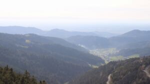 Dieses Bild zeigt eine Webcam-Aufnahme vom Achertal, aufgenommen am Donnerstag, den 09.04.2026 um 18:10 Uhr. Die Temperatur betrug 14.2°C.