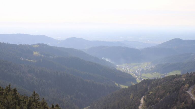 Dieses Bild zeigt eine Webcam-Aufnahme vom Achertal, aufgenommen am Donnerstag, den 09.04.2026 um 18:10 Uhr. Die Temperatur betrug 14.2°C.