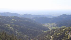 Dieses Bild zeigt eine Webcam-Aufnahme vom Achertal, aufgenommen am Freitag, den 24.04.2026 um 18:10 Uhr. Die Temperatur betrug 13.8°C.