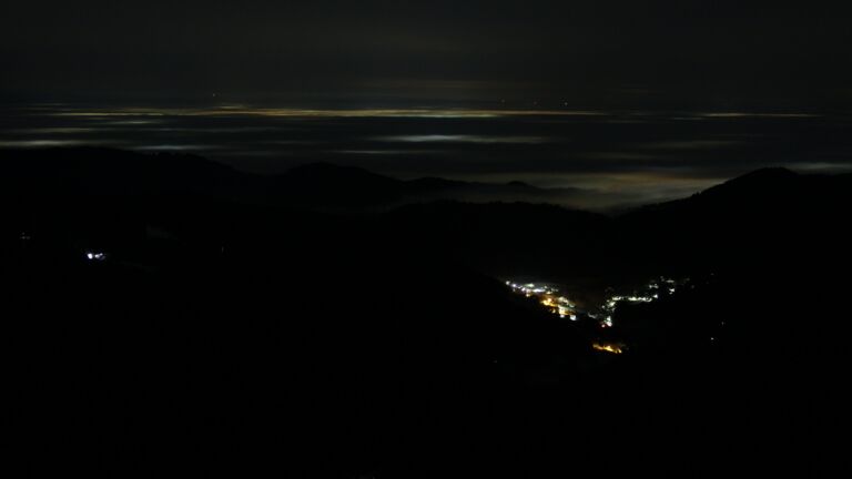 Dieses Bild zeigt eine Webcam-Aufnahme vom Achertal, aufgenommen am Mittwoch, den 21.01.2026 um 03:10 Uhr. Die Temperatur betrug 5.9°C.