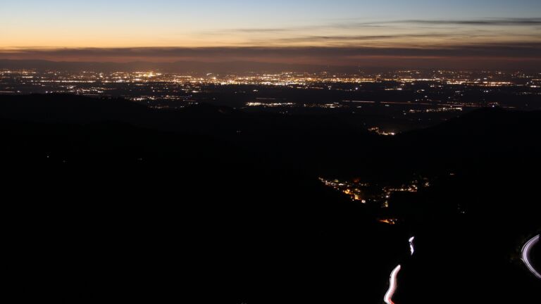 Dieses Bild zeigt eine Webcam-Aufnahme vom Achertal, aufgenommen am Dienstag, den 11.11.2025 um 18:00 Uhr. Die Temperatur betrug 7.2°C.