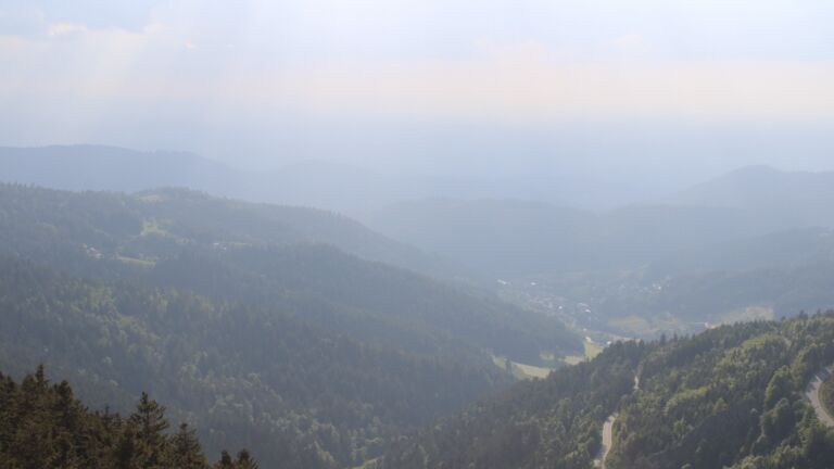 Dieses Bild zeigt eine Webcam-Aufnahme vom Achertal, aufgenommen am Samstag, den 17.05.2025 um 18:40 Uhr. Die Temperatur betrug 10.7°C.