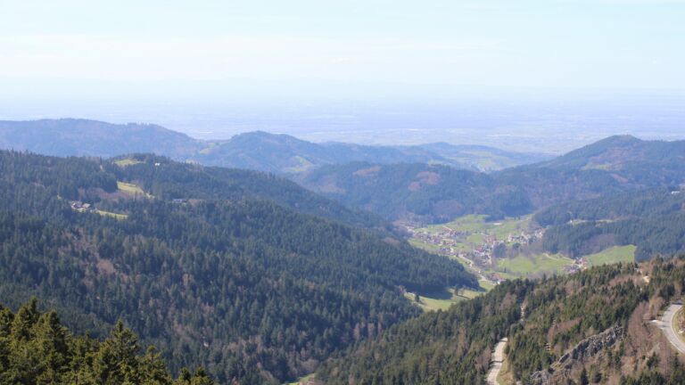 Dieses Bild zeigt eine Webcam-Aufnahme vom Achertal, aufgenommen am Montag, den 06.04.2026 um 14:50 Uhr. Die Temperatur betrug 10.9°C.