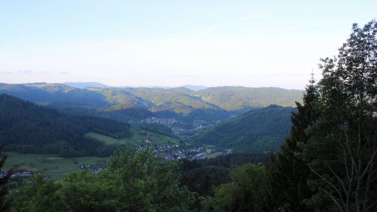 Dieses Bild zeigt eine Webcam-Aufnahme vom Achertal, aufgenommen am Dienstag, den 19.05.2026 um 06:50 Uhr. Die Temperatur betrug 7.7°C.