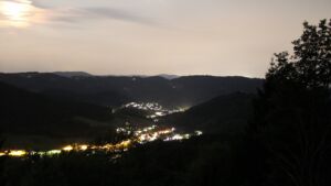 Dieses Bild zeigt eine Webcam-Aufnahme vom Achertal, aufgenommen am Samstag, den 25.07.2026 um 23:30 Uhr. Die Temperatur betrug 22.6°C.