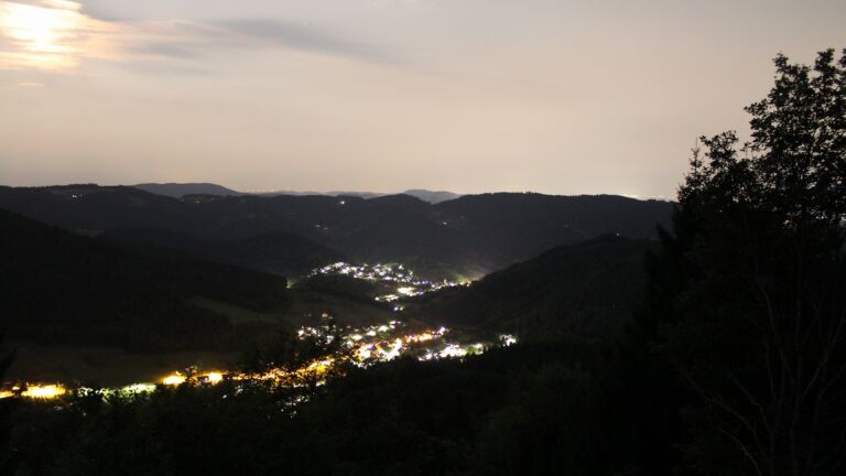 Dieses Bild zeigt eine Webcam-Aufnahme vom Achertal, aufgenommen am Samstag, den 25.07.2026 um 23:30 Uhr. Die Temperatur betrug 22.6°C.