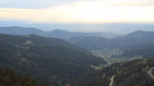 Dieses Bild zeigt eine Webcam-Aufnahme vom Achertal, aufgenommen am Dienstag, den 22.04.2025 um 19:40 Uhr. Die Temperatur betrug 10.3°C.