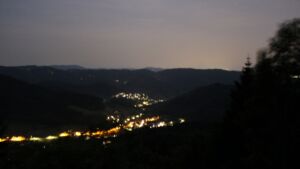 Dieses Bild zeigt eine Webcam-Aufnahme vom Achertal, aufgenommen am Sonntag, den 24.05.2026 um 22:40 Uhr. Die Temperatur betrug 21.9°C.