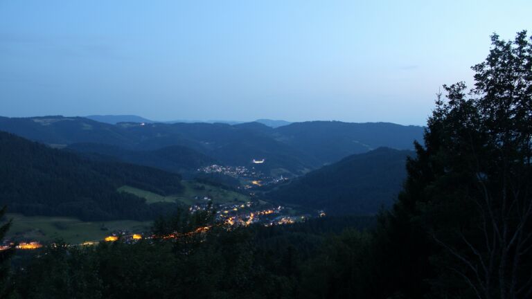 Dieses Bild zeigt eine Webcam-Aufnahme vom Achertal, aufgenommen am Samstag, den 18.07.2026 um 22:10 Uhr. Die Temperatur betrug 19.1°C.