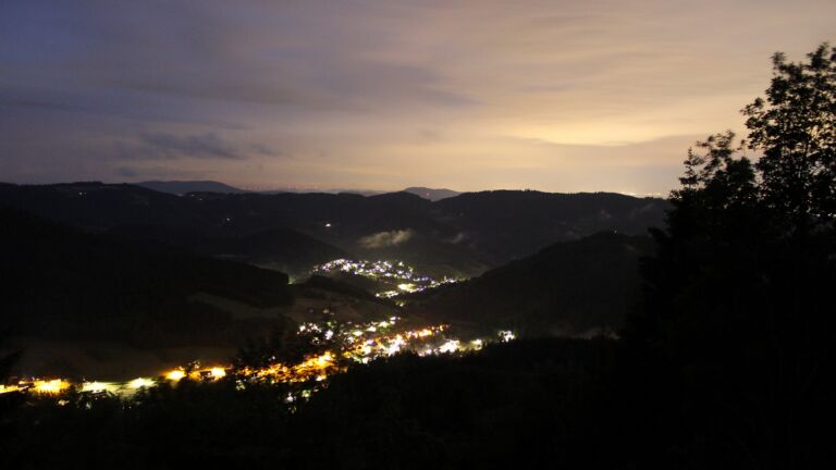Dieses Bild zeigt eine Webcam-Aufnahme vom Achertal, aufgenommen am Sonntag, den 31.05.2026 um 22:50 Uhr. Die Temperatur betrug 14°C.
