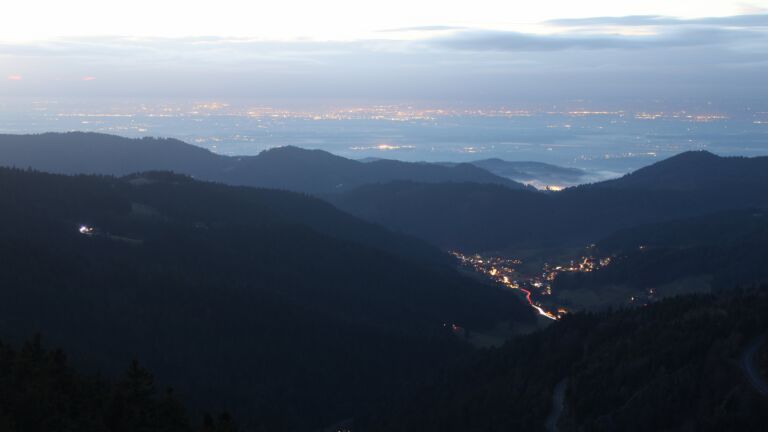 Dieses Bild zeigt eine Webcam-Aufnahme vom Achertal, aufgenommen am Mittwoch, den 17.12.2025 um 17:20 Uhr. Die Temperatur betrug 6.3°C.