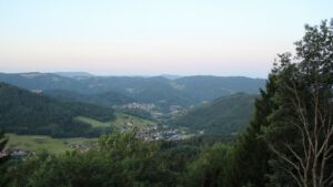Dieses Bild zeigt eine Webcam-Aufnahme vom Achertal, aufgenommen am Montag, den 20.07.2026 um 06:00 Uhr. Die Temperatur betrug 12.9°C.