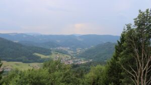 Dieses Bild zeigt eine Webcam-Aufnahme vom Achertal, aufgenommen am Samstag, den 18.07.2026 um 13:40 Uhr. Die Temperatur betrug 22.8°C.