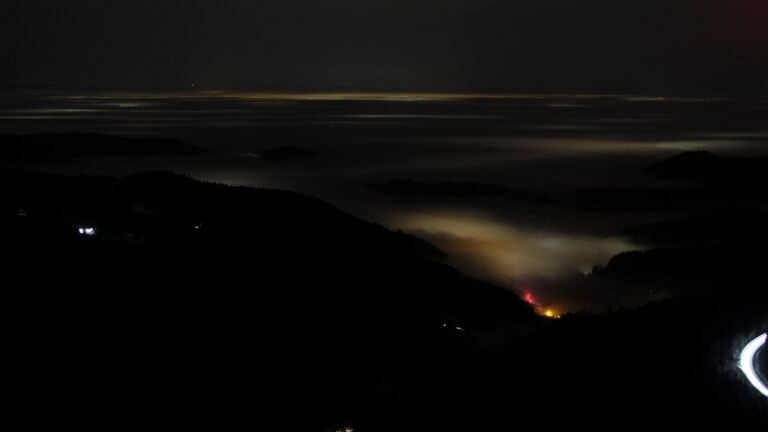 Dieses Bild zeigt eine Webcam-Aufnahme vom Achertal, aufgenommen am Montag, den 19.01.2026 um 22:20 Uhr. Die Temperatur betrug 6.5°C.