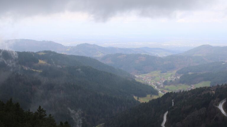 Dieses Bild zeigt eine Webcam-Aufnahme vom Achertal, aufgenommen am Mittwoch, den 11.03.2026 um 12:50 Uhr. Die Temperatur betrug 5.2°C.