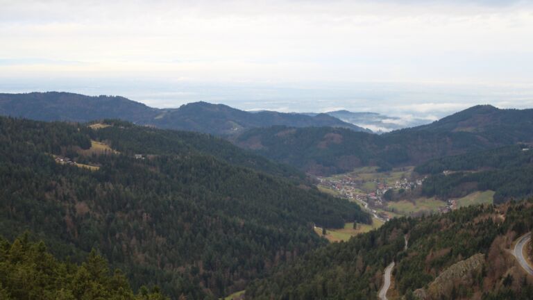 Dieses Bild zeigt eine Webcam-Aufnahme vom Achertal, aufgenommen am Samstag, den 20.12.2025 um 09:50 Uhr. Die Temperatur betrug 7.6°C.