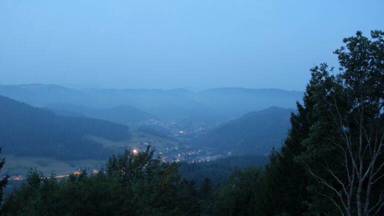 Dieses Bild zeigt eine Webcam-Aufnahme vom Achertal, aufgenommen am Montag, den 17.08.2026 um 05:50 Uhr. Die Temperatur betrug 18.5°C.