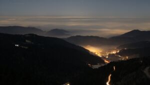 Dieses Bild zeigt eine Webcam-Aufnahme vom Achertal, aufgenommen am Montag, den 29.12.2025 um 20:00 Uhr. Die Temperatur betrug -0.7°C.