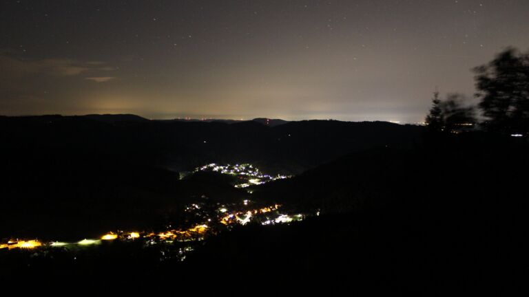 Dieses Bild zeigt eine Webcam-Aufnahme vom Achertal, aufgenommen am Montag, den 07.09.2026 um 01:30 Uhr. Die Temperatur betrug 21.1°C.