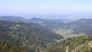 Dieses Bild zeigt eine Webcam-Aufnahme vom Achertal, aufgenommen am Sonntag, den 26.04.2026 um 11:50 Uhr. Die Temperatur betrug 13.7°C.