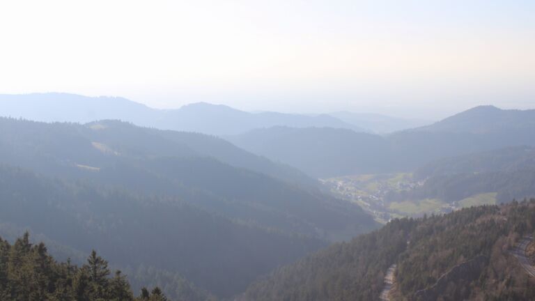 Dieses Bild zeigt eine Webcam-Aufnahme vom Achertal, aufgenommen am Mittwoch, den 04.03.2026 um 16:30 Uhr. Die Temperatur betrug 9.3°C.