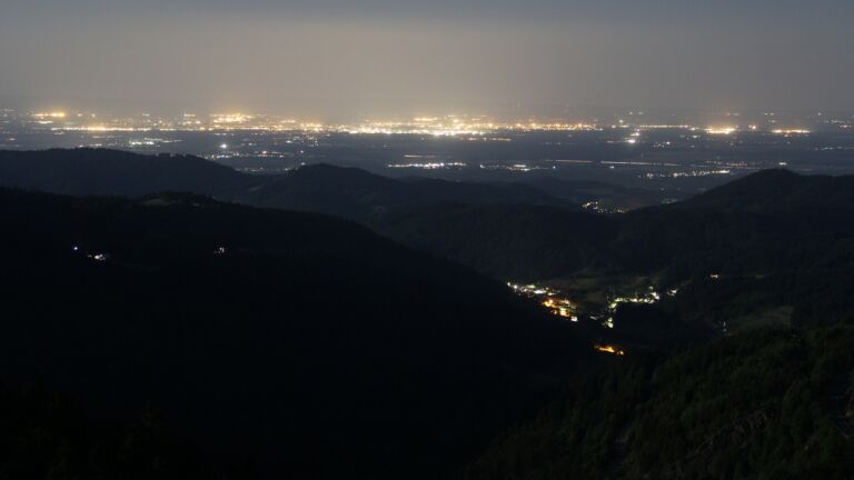 Dieses Bild zeigt eine Webcam-Aufnahme vom Achertal, aufgenommen am Mittwoch, den 14.05.2025 um 02:30 Uhr. Die Temperatur betrug 10.9°C.