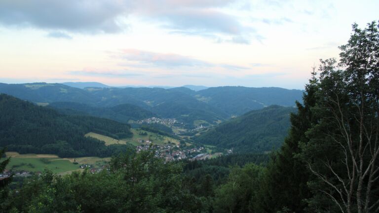 Dieses Bild zeigt eine Webcam-Aufnahme vom Achertal, aufgenommen am Freitag, den 03.07.2026 um 05:50 Uhr. Die Temperatur betrug 14.3°C.