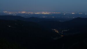 Dieses Bild zeigt eine Webcam-Aufnahme vom Achertal, aufgenommen am Samstag, den 05.07.2025 um 04:30 Uhr. Die Temperatur betrug 16.8°C.