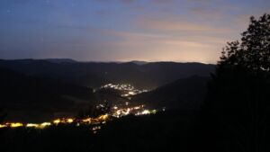 Dieses Bild zeigt eine Webcam-Aufnahme vom Achertal, aufgenommen am Mittwoch, den 17.06.2026 um 03:40 Uhr. Die Temperatur betrug 17.6°C.