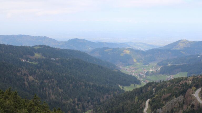 Dieses Bild zeigt eine Webcam-Aufnahme vom Achertal, aufgenommen am Mittwoch, den 15.04.2026 um 11:40 Uhr. Die Temperatur betrug 8.4°C.