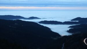 Dieses Bild zeigt eine Webcam-Aufnahme vom Achertal, aufgenommen am Montag, den 10.11.2025 um 17:30 Uhr. Die Temperatur betrug 6.3°C.