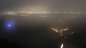 Dieses Bild zeigt eine Webcam-Aufnahme vom Achertal, aufgenommen am Samstag, den 06.12.2025 um 20:30 Uhr. Die Temperatur betrug 3.6°C.