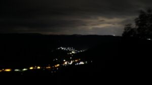 Dieses Bild zeigt eine Webcam-Aufnahme vom Achertal, aufgenommen am Montag, den 27.07.2026 um 03:40 Uhr. Die Temperatur betrug 17.6°C.