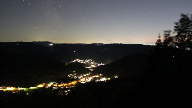 Dieses Bild zeigt eine Webcam-Aufnahme vom Achertal, aufgenommen am Montag, den 12.10.2026 um 20:10 Uhr. Die Temperatur betrug 11.1°C.