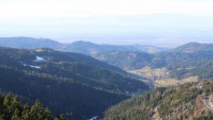 Dieses Bild zeigt eine Webcam-Aufnahme vom Achertal, aufgenommen am Freitag, den 16.01.2026 um 13:10 Uhr. Die Temperatur betrug 8.9°C.