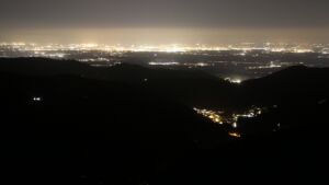 Dieses Bild zeigt eine Webcam-Aufnahme vom Achertal, aufgenommen am Donnerstag, den 12.03.2026 um 21:00 Uhr. Die Temperatur betrug 3.9°C.