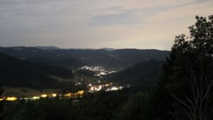 Dieses Bild zeigt eine Webcam-Aufnahme vom Achertal, aufgenommen am Mittwoch, den 05.08.2026 um 04:30 Uhr. Die Temperatur betrug 20.6°C.