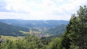 Dieses Bild zeigt eine Webcam-Aufnahme vom Achertal, aufgenommen am Montag, den 27.07.2026 um 14:40 Uhr. Die Temperatur betrug 22°C.