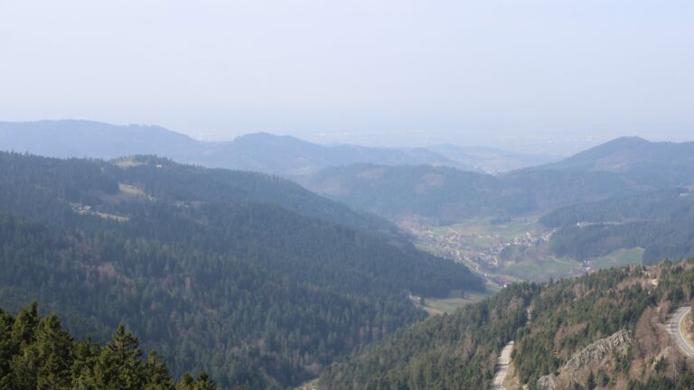 Dieses Bild zeigt eine Webcam-Aufnahme vom Achertal, aufgenommen am Dienstag, den 10.03.2026 um 12:10 Uhr. Die Temperatur betrug 12.3°C.