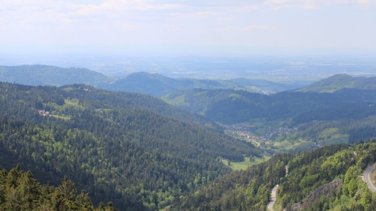 Dieses Bild zeigt eine Webcam-Aufnahme vom Achertal, aufgenommen am Freitag, den 09.05.2025 um 13:40 Uhr. Die Temperatur betrug 10°C.