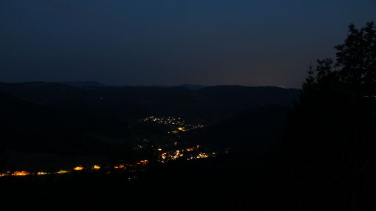 Dieses Bild zeigt eine Webcam-Aufnahme vom Achertal, aufgenommen am Donnerstag, den 16.07.2026 um 04:30 Uhr. Die Temperatur betrug 18.6°C.