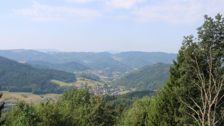 Dieses Bild zeigt eine Webcam-Aufnahme vom Achertal, aufgenommen am Freitag, den 31.07.2026 um 10:50 Uhr. Die Temperatur betrug 28°C.