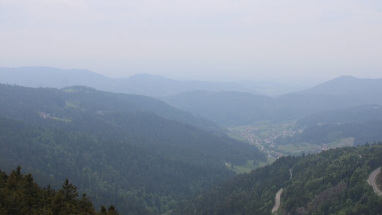 Dieses Bild zeigt eine Webcam-Aufnahme vom Achertal, aufgenommen am Sonntag, den 10.05.2026 um 16:30 Uhr. Die Temperatur betrug 15.2°C.