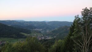 Dieses Bild zeigt eine Webcam-Aufnahme vom Achertal, aufgenommen am Samstag, den 26.09.2026 um 07:10 Uhr. Die Temperatur betrug 15.8°C.