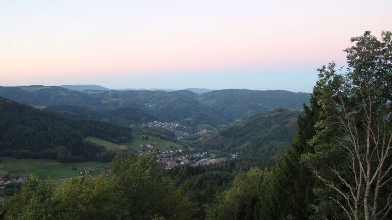 Dieses Bild zeigt eine Webcam-Aufnahme vom Achertal, aufgenommen am Samstag, den 26.09.2026 um 07:10 Uhr. Die Temperatur betrug 15.8°C.