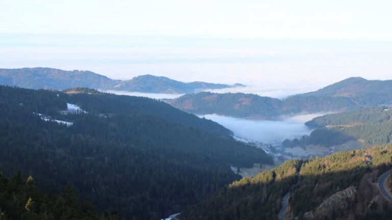 Dieses Bild zeigt eine Webcam-Aufnahme vom Achertal, aufgenommen am Donnerstag, den 22.01.2026 um 09:30 Uhr. Die Temperatur betrug 5.2°C.