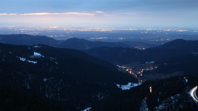 Dieses Bild zeigt eine Webcam-Aufnahme vom Achertal, aufgenommen am Mittwoch, den 14.01.2026 um 17:30 Uhr. Die Temperatur betrug 5.4°C.