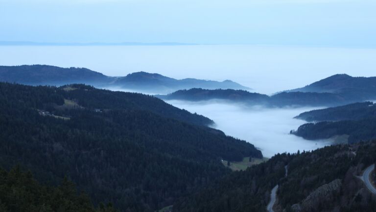 Dieses Bild zeigt eine Webcam-Aufnahme vom Achertal, aufgenommen am Dienstag, den 16.12.2025 um 08:20 Uhr. Die Temperatur betrug 8.2°C.