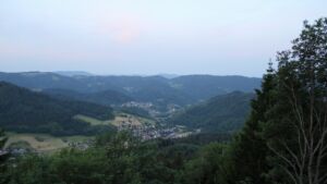 Dieses Bild zeigt eine Webcam-Aufnahme vom Achertal, aufgenommen am Sonntag, den 31.05.2026 um 05:30 Uhr. Die Temperatur betrug 21.3°C.